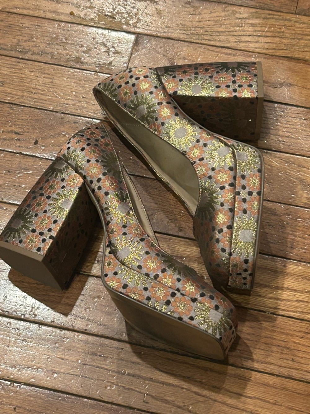 Katy Perry Collections Metallic Floral Block Heel Pumps - Rose Gold/Bronze 8.6 - Picture 7 of 12